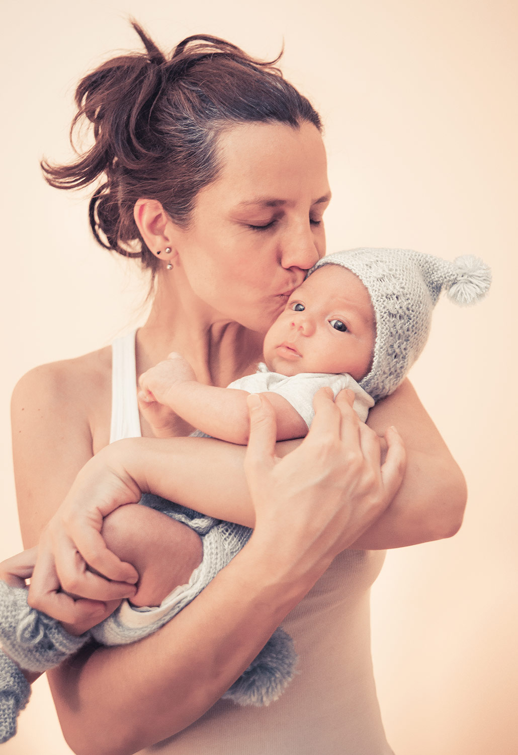 Juliana & Ulysses Newborn baby photo shoot. Photographer Umur Dilek. Family Photoshoot in Istanbul