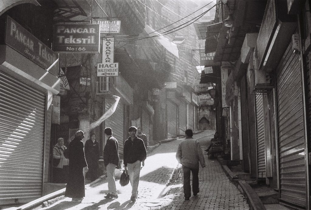 istanbul fotoğraf günlüğü Photographer: Umur Dilek. Ilford B&W film. İstanbul fotoğraf günlüğü #2 Fotoğrafçı portrait portre