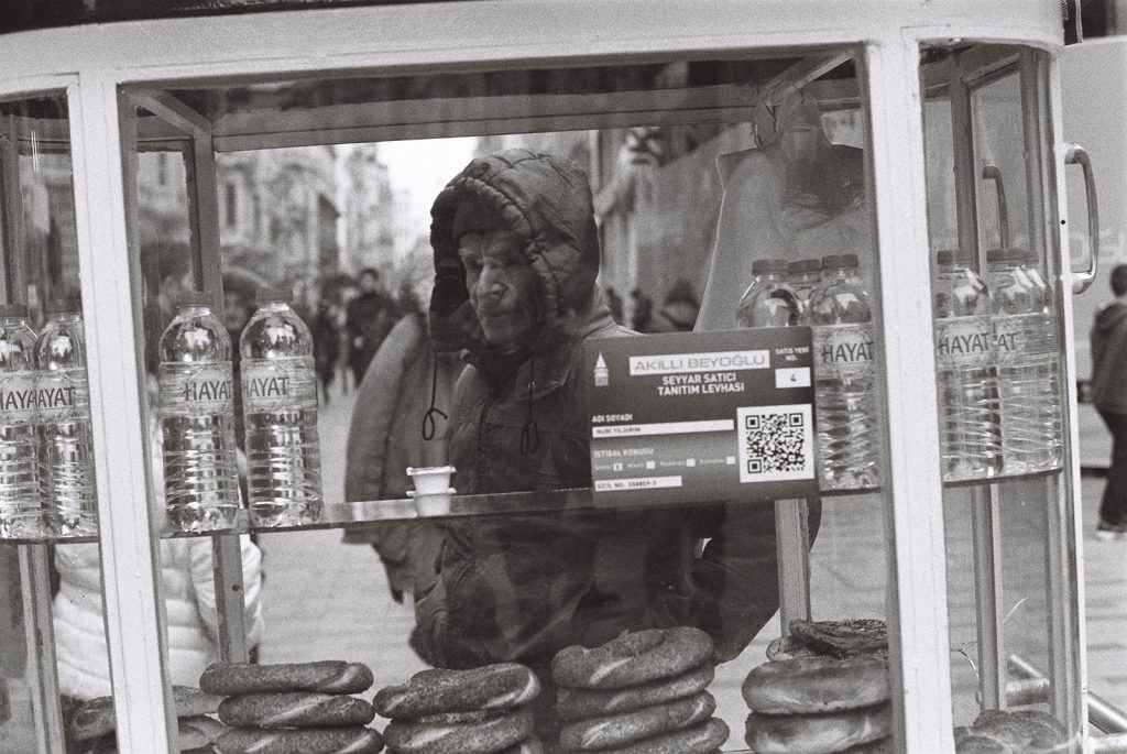 #istanbulphotojournal #1 January 2019. Photographer: Umur Dilek. Ilford 400 Black & White film. İstanbul fotoğraf günlüğü #1 Ocak 2019 Fotoğrafçı #istanbulphotojournal