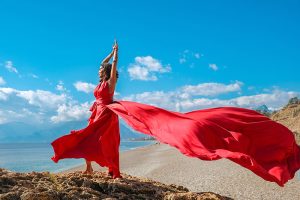Antalya beach Flying Dress - Pragga. Antalya Flying Dress Photoshoot tips. Konyaaltı photography